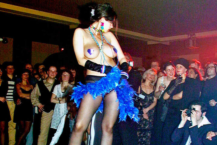 Zum Filmball 1996 bestaunte das Publikum nackte Tatsachen.