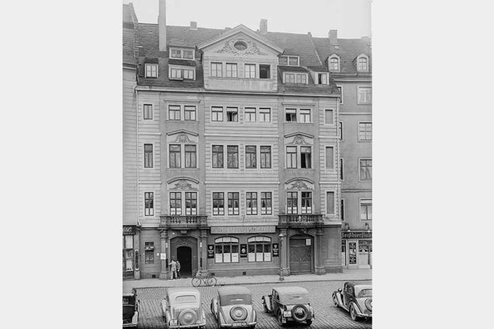 Barocke Pracht: Das "Regimentshaus" in den 1930er Jahren. Im Erdgeschoss residierte damals der "Burgkeller".