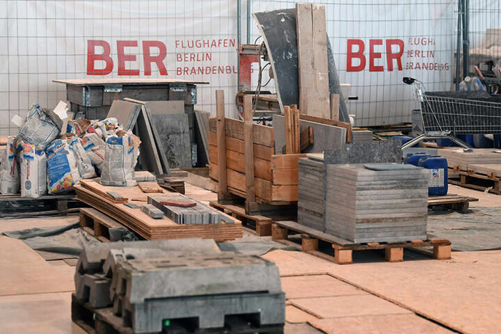 Am Flughafen BER wird weiterhin fleißig gebaut, um den geplanten Eröffnungstermin einhalten zu können.