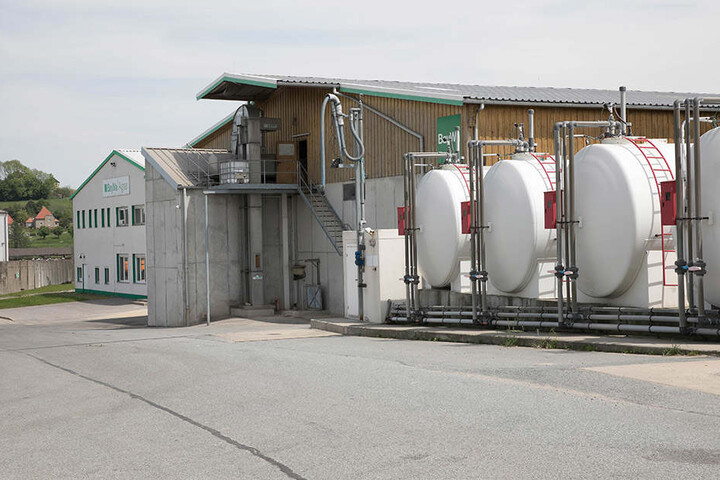 Bei der Firma BayWa in Reichenbach liefen 200 Liter Wasser, verdünnt mit
Pflanzenschutzmittel, aus.