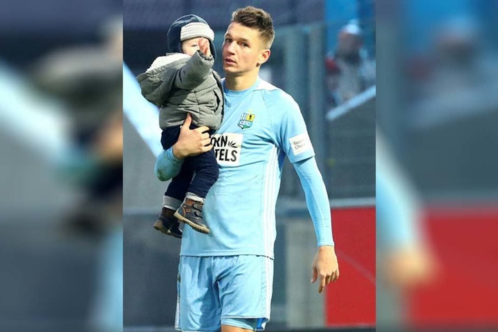 Wenn Daniel Frahn Söhnchen Leo auf dem Arm hält, ist aller Ärger vergessen.