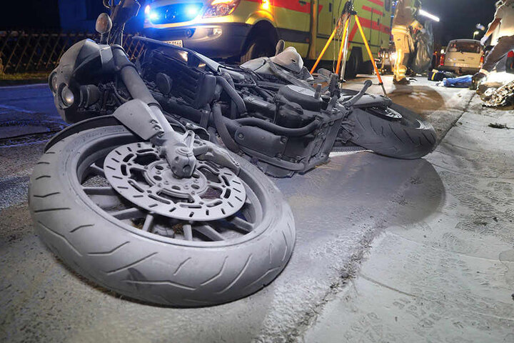 Das Motorrad stieß mit einem VW zusammen.