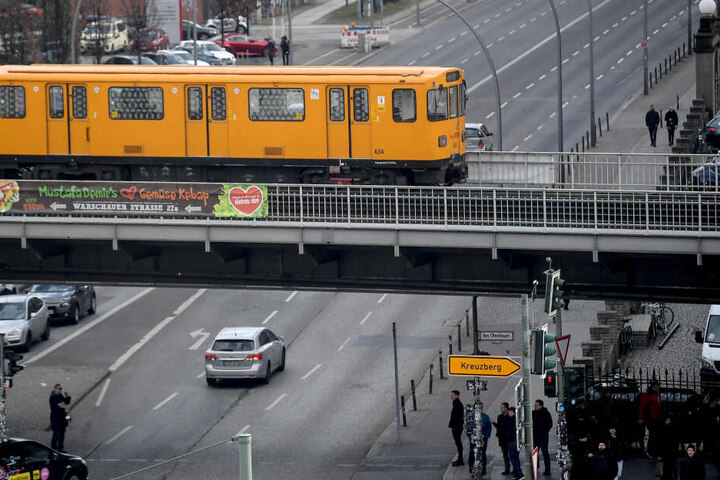 Bereits Mitte Februar standen Bahnen und Busse in der Hauptstadt über Stunden still (Symbolbild).