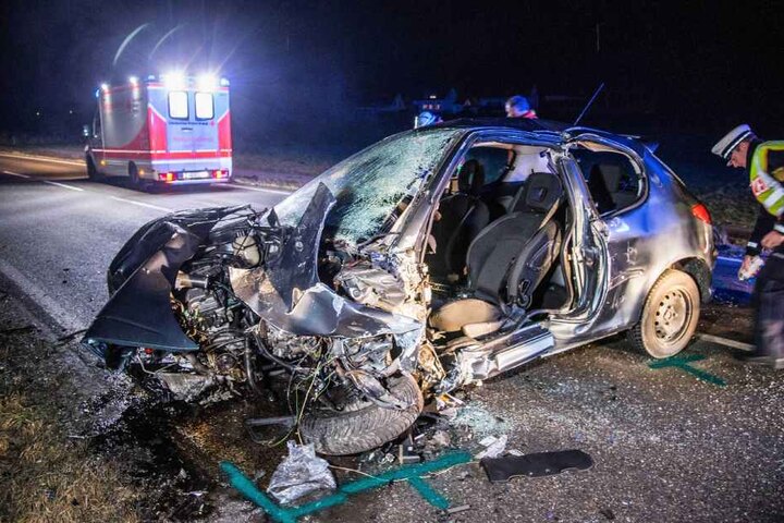 Während dem Einsatz war die Straße voll gesperrt.