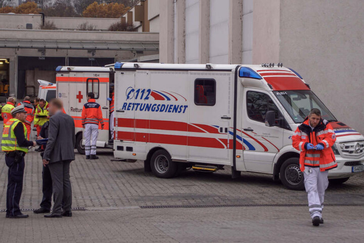 Insgesamt wurden zehn Menschen verletzt, sieben kamen ins Krankenhaus.