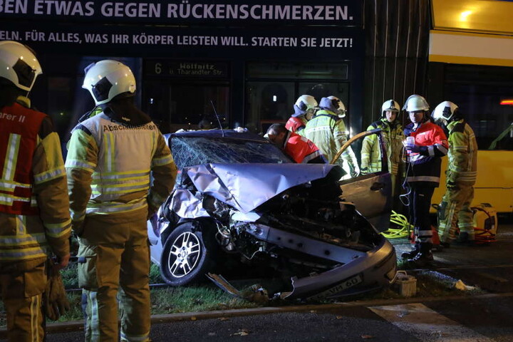 Der Ford-Fahrer musste verletzt in ein Krankenhaus.