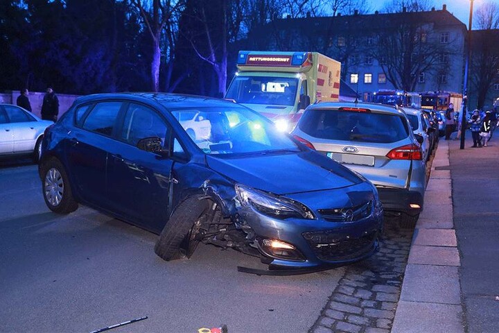 Das Fahrzeug wurde stark beschädigt.