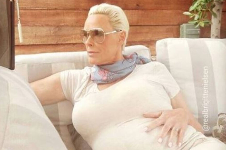 Brigitte Nielsen (56) zeigte sich mit kugelrundem Bauch auf Instagram.