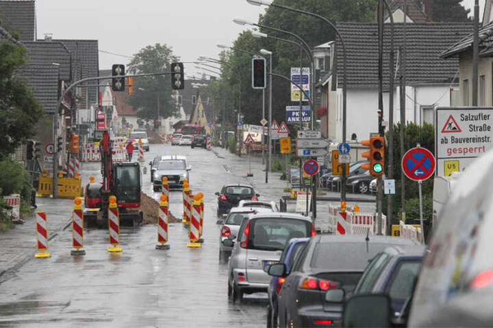 Die Salzufler Straße ist seit langer Zeit eine einzige Baustelle.