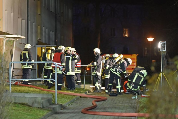 Aus bislang unklarer Ursache kam es im Keller des Wohnblocks zu einem
Brand.