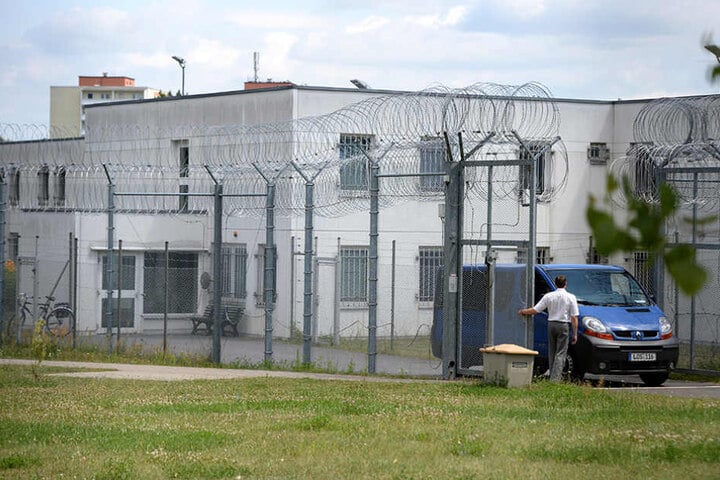 Das Abschiebegewahrsam Eisenhüttenstadt wird saniert und steht daher nicht zur Verfügung.