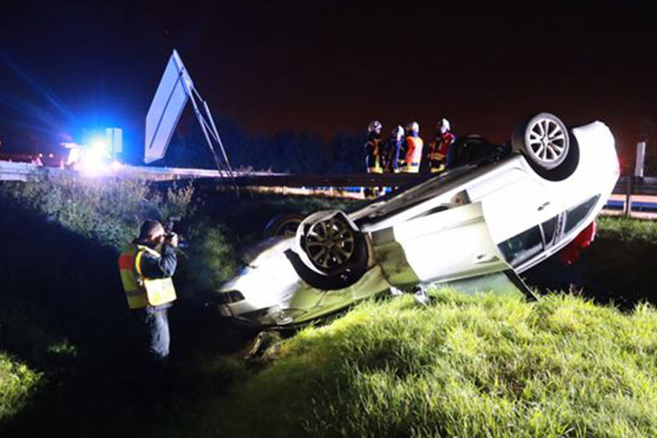 Auch die Kameraden der Feuerwehr waren vor Ort, um die Unfallstelle zu sichern.