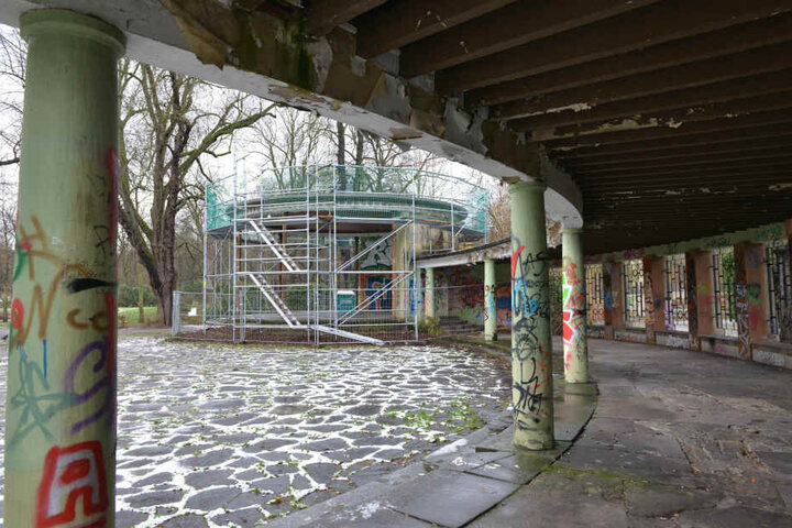 Bereits im Herbst wurde mit der Instandsetzung des Schloßteichpavillons begonnen.