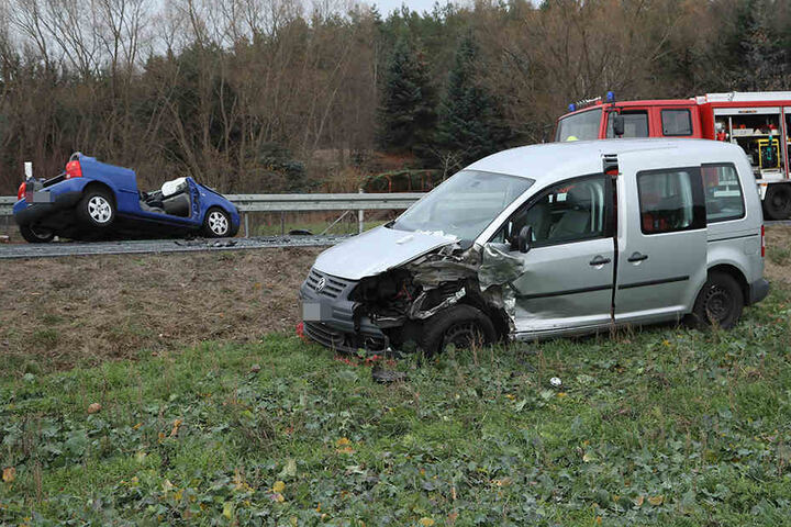 Auch die Insassen des VW Caddy von der Gegenfahrbahn wurden verletzt.