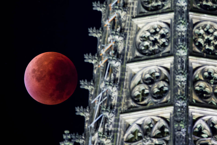 So sah der Mond bei der Mondfinsternis im Sommer in Köln aus.
