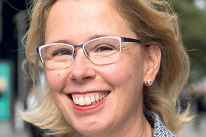 Simone
Heidemann
(47) aus Groß-
röhrsdorf
wählt die CDU:
„Ich bin zufrieden.
Meine
Entscheidung
ist auch personengebunden.
Frau Merkel
macht das gut. Es gefällt mir
am Wahlprogramm nicht alles,
aber das meiste schon.“