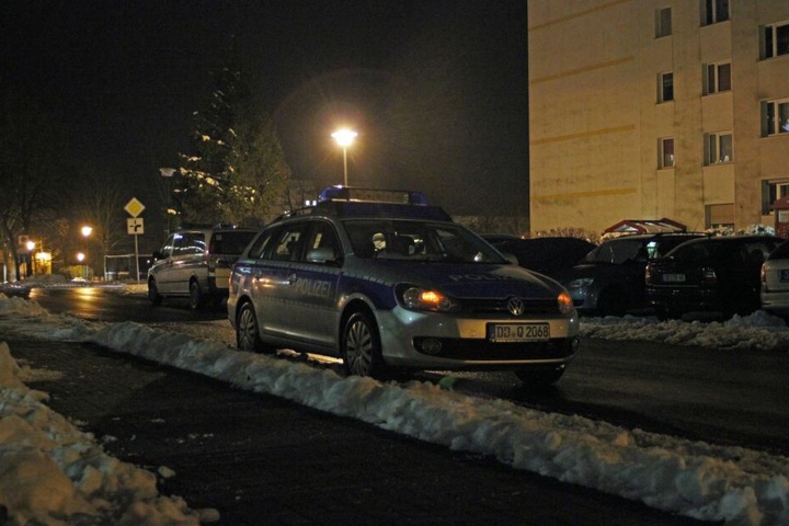 Einige Polizeiwagen und der Rettungsdienst fuhren in den Abendstunden in der Glückaufstraße vor.