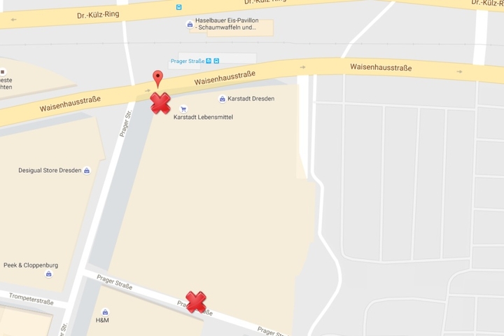 Die Türen von zwei Eingängen wurden zerstört. Vermutlich kamen sie über die vordere Tür (Waisenhausstraße) hinein und flohen über den seitlichen, etwas abgelegenen Eingang.
