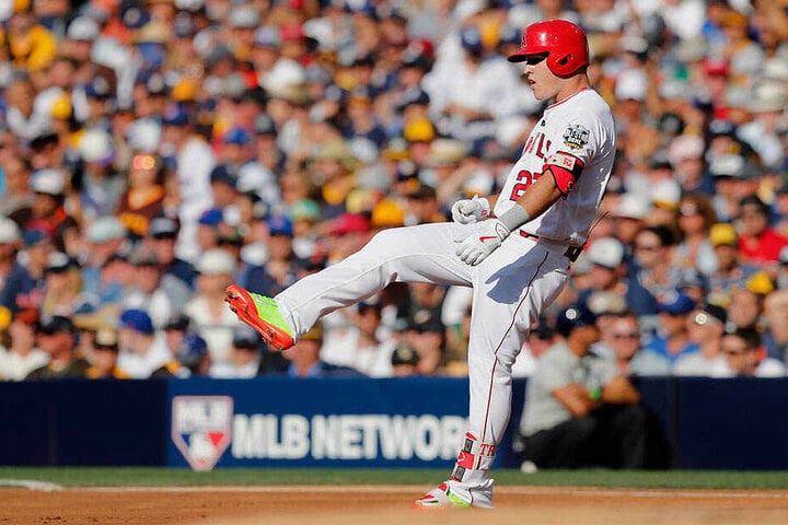 Der 27-Jährige war 2014 und 2016 der "Most Valuable Player" in der American League. Zudem ist er fünfmaliger MLB All-Star.