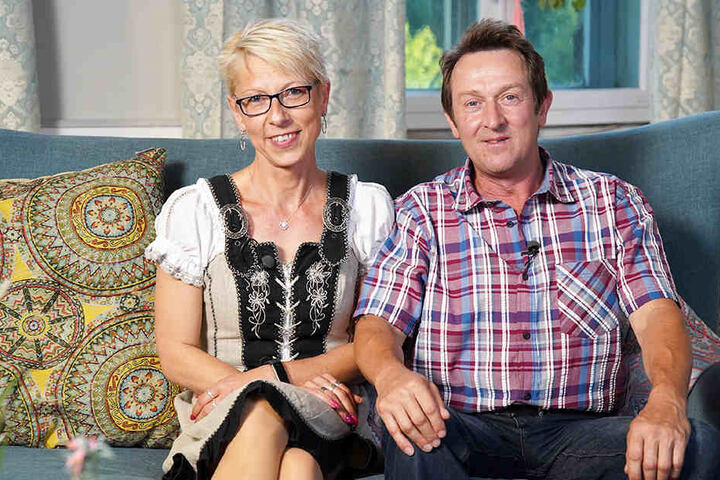 Annett (43) und Bauer Bernhard (53) werden eine Woche zusammen auf dem Hof des Schwaben verbringen.