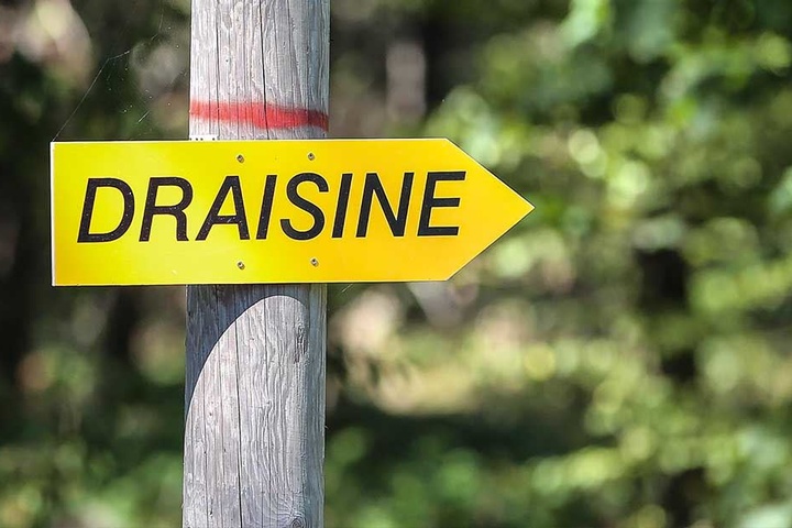 Die Start-Station der Draisine ist an der Bundesstraße 6 zwischen Rossendorf und Wilschdorf.