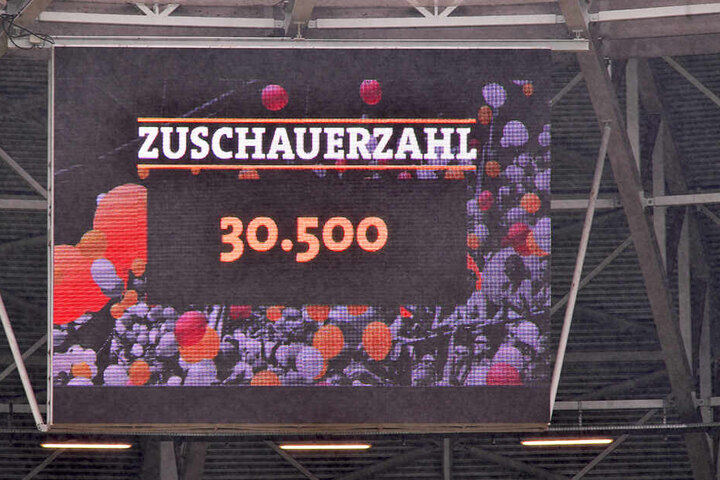 Das Ostderby Dresden gegen Magdeburg war ein echter Zuschauermagnet. 30500 Fans sorgten für ordentlich Stimmung auf den Rängen.