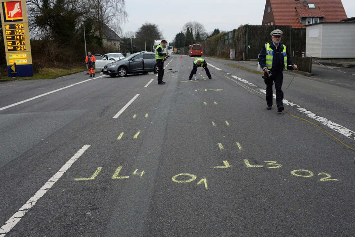 Die Polizei sperrte die B68 zur Spurensicherung ab.