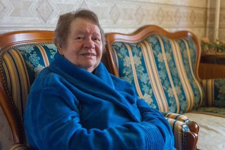 Klaudia Funk (85) konnte sich nur noch mit Bademantel in ihrer Wohnung aufhalten.