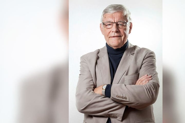Eberhard Langer (83, Linke) hat wegen des Hochhauses an der Zwickauer-, Ecke Reichsstraße nachgefragt.