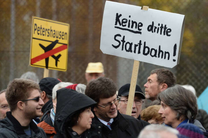 Kundgebung gegen den Bau einer dritten Startbahnam Münchner Flughafen. (Archiv)