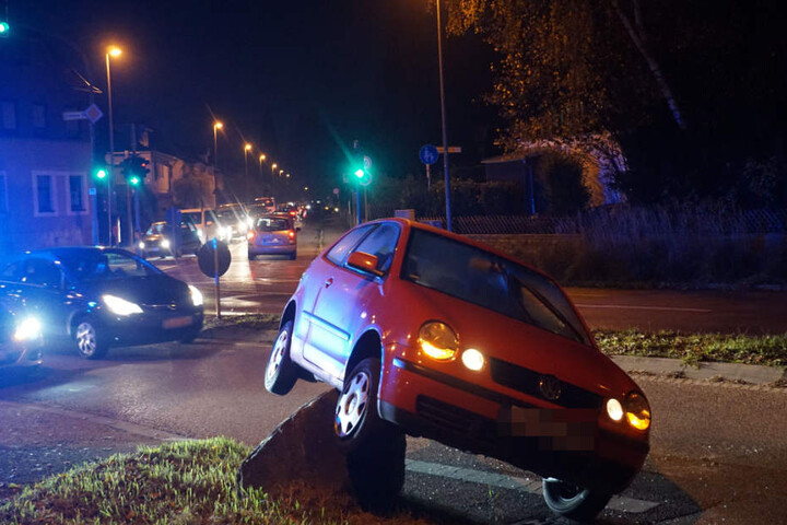 Für die Bergung des Polos musste die Kirchheimer Straße kurz gesperrt werden.