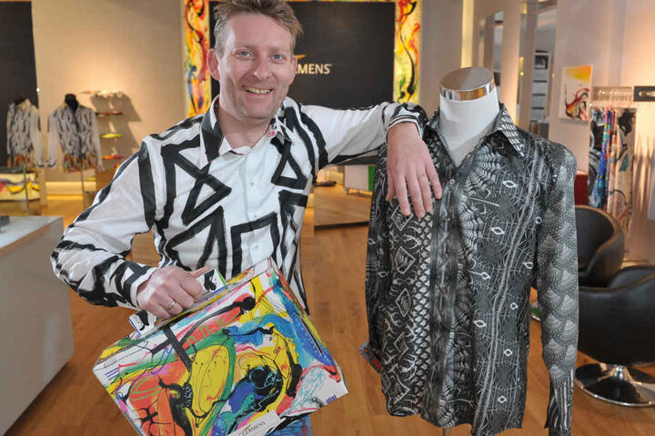 Seine Designs kommen an: Der Chemnitzer René König entwirft exklusive Hemden und Shirts.