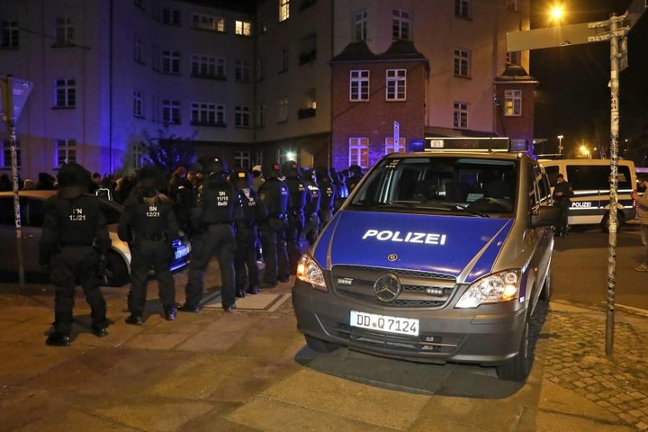 60 Polizisten waren bei der Abschiebung im Hechtviertel im Einsatz.