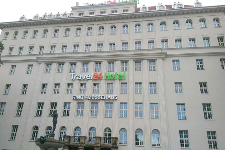 Ein Schriftzug an der Fassade erinnert an das alte Ring-Messehaus.