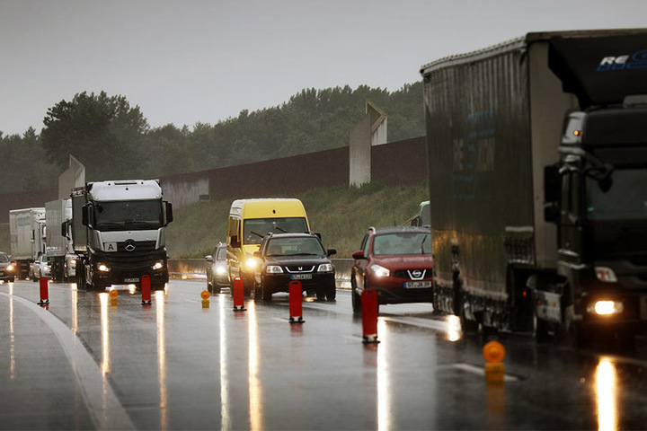 Der Verkehr wurde einspurig an der Unfallstelle vorbeigeleitet.