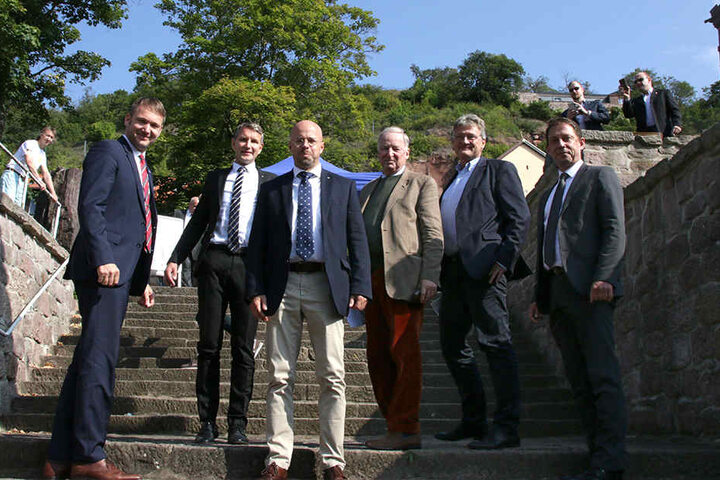 An dem Treffen nahmen unter anderem die Spitzenfunktionäre (v.l.) Andre Poggenburg (42), Björn Höcke (45), Andreas Kalbitz (44), Alexander Gauland (76), Jörg Meuthen (56), und Ralf Özkara (46) teil.