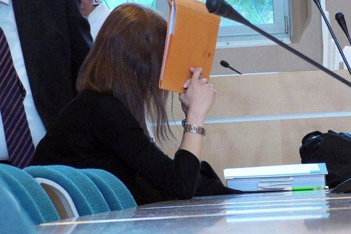 Auch der Mitangeklagten Tina S. werde eine aktive Rolle bei dem Verbrechen vorgeworfen.