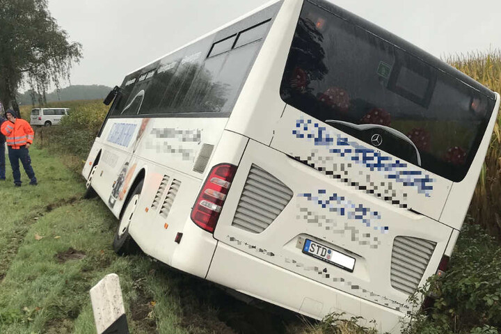 Der Reisebus war zum Glück nicht mit Fahrgästen besetzt.