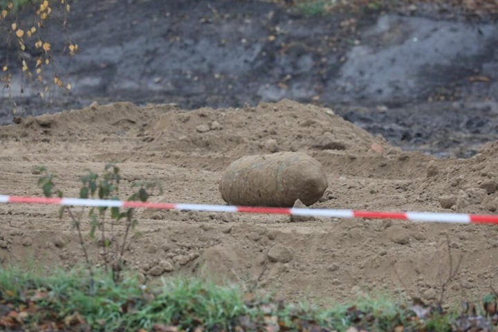 Die Bombe liegt noch auf der Baustelle.