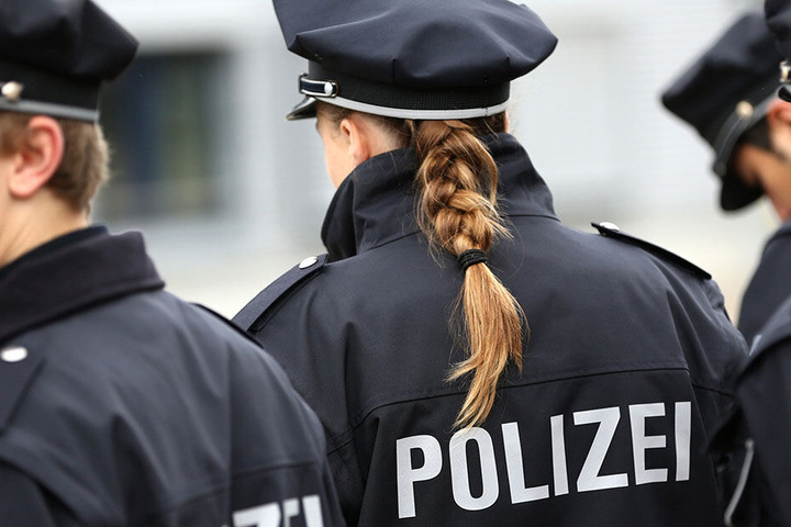 Die Polizei hofft nun durch Zeugen die Täter zu finden. (Symbolbild)