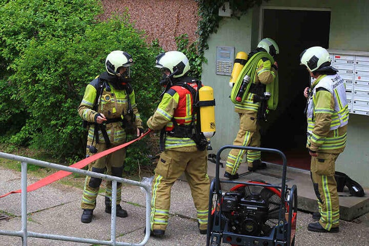 Feuerwehrleute konnten den Brand schnell unter Kontrolle bringen.