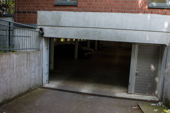 Aus dieser Tiefgarage fuhr die Frau kurz vor dem Unfall.