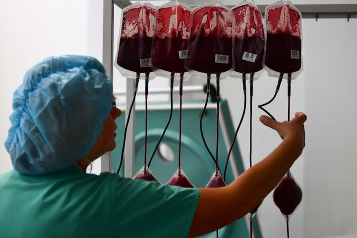 Wegen der Hitzewelle fehlen dem Deutschen Roten Kreuz (DRK) Blutspenden.