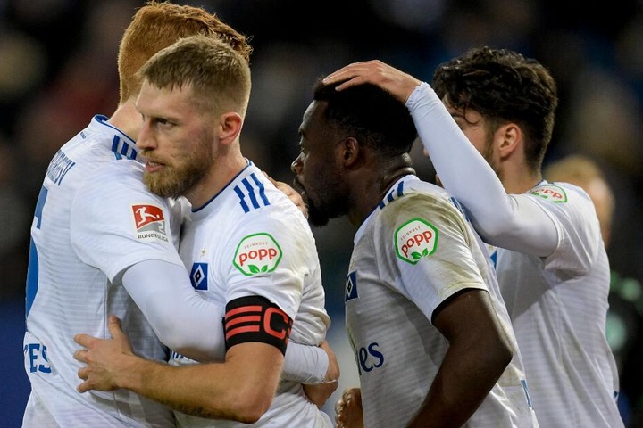 Möglich ist, dass Aaron Hunt auch kommende Saison die Binde trägt.
