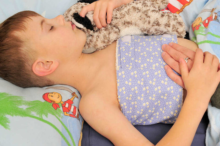 Die Brustwickel helfen Babys und Kleinkindern bei Husten, Erkältungen und Koliken.