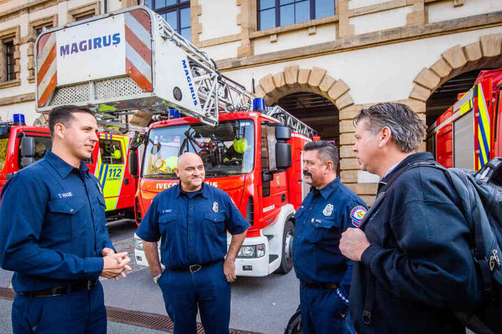 Sind über den Großen Teich nach Chemnitz gekommen: die US-Feuerwehrmänner Tyler Hagie (v.l.), Flavio Diaz, John Jackson und Patrick D’Arcy.