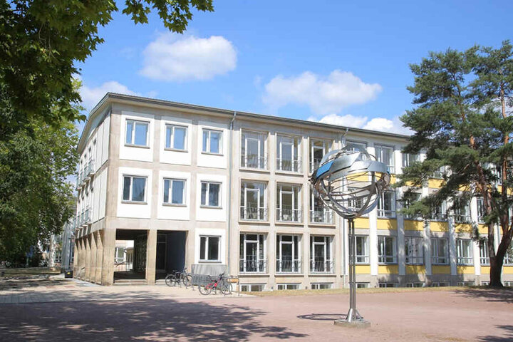 Bei den Hortkindern handelt es sich um Jungen und Mädchen der 6. Grundschule "Am Großen Garten" in Dresden.