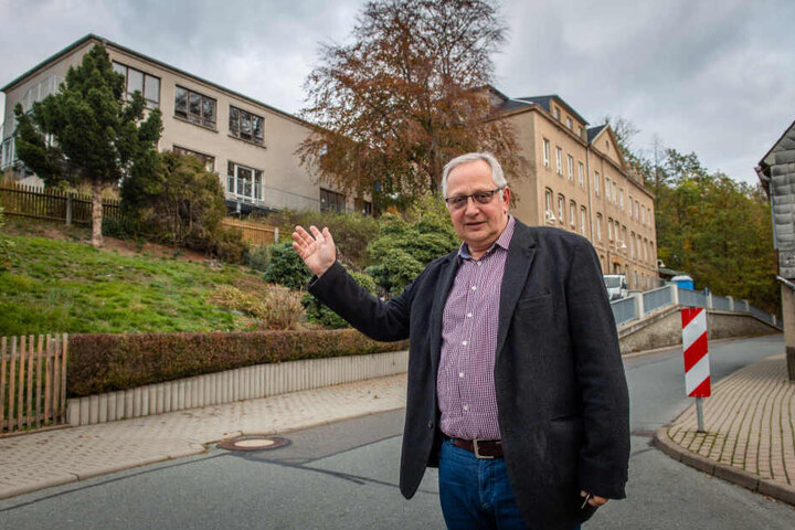 Klaffenbachs Ortsvorsteher Andreas Stoppke (59, Freie Wähler) hofft, dass der Stadtrat Geld für weitere Sanierungsmaßnahmen an der Grundschule Klaffenbach bereitstellt.