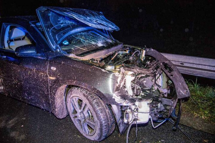 Das Auto der 20-Jährigen ist ebenfalls ein Totalschaden.
