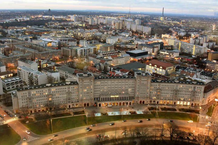 Im Erdgeschoss des Ring-Cafés, ehemals größtes Tanzlokal der DDR, finden wieder Tanzveranstaltungen statt.